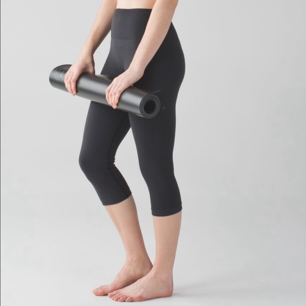 Lululemon Flow & Go Compression Crop - Picture 2 of 6